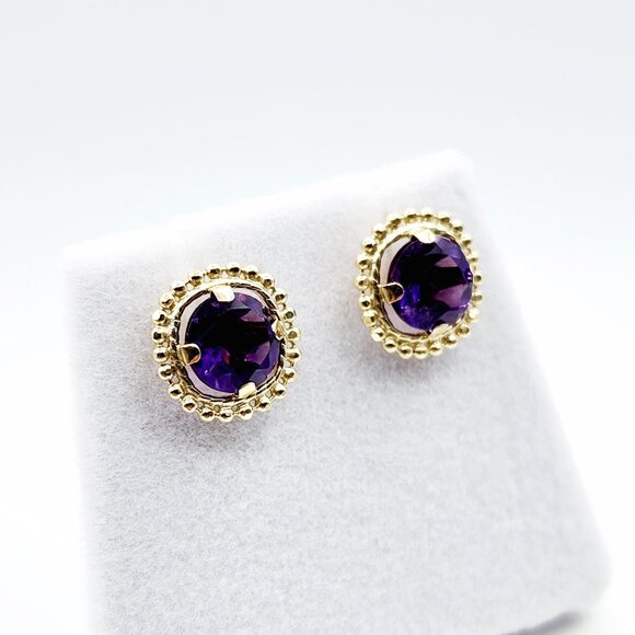 10K Yellow Gold Amethyst 1.5ct (6x6mm)Stud Earrings - Picture 4 of 6